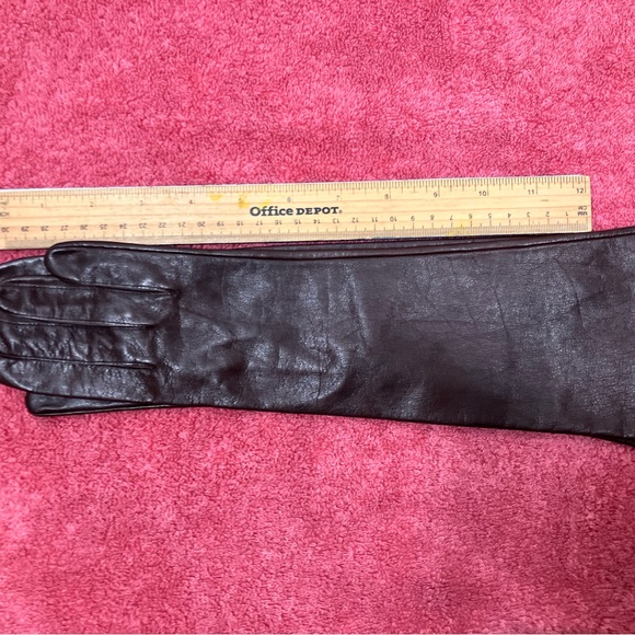 Elegant Brown Leather Gloves - Picture 8 of 10